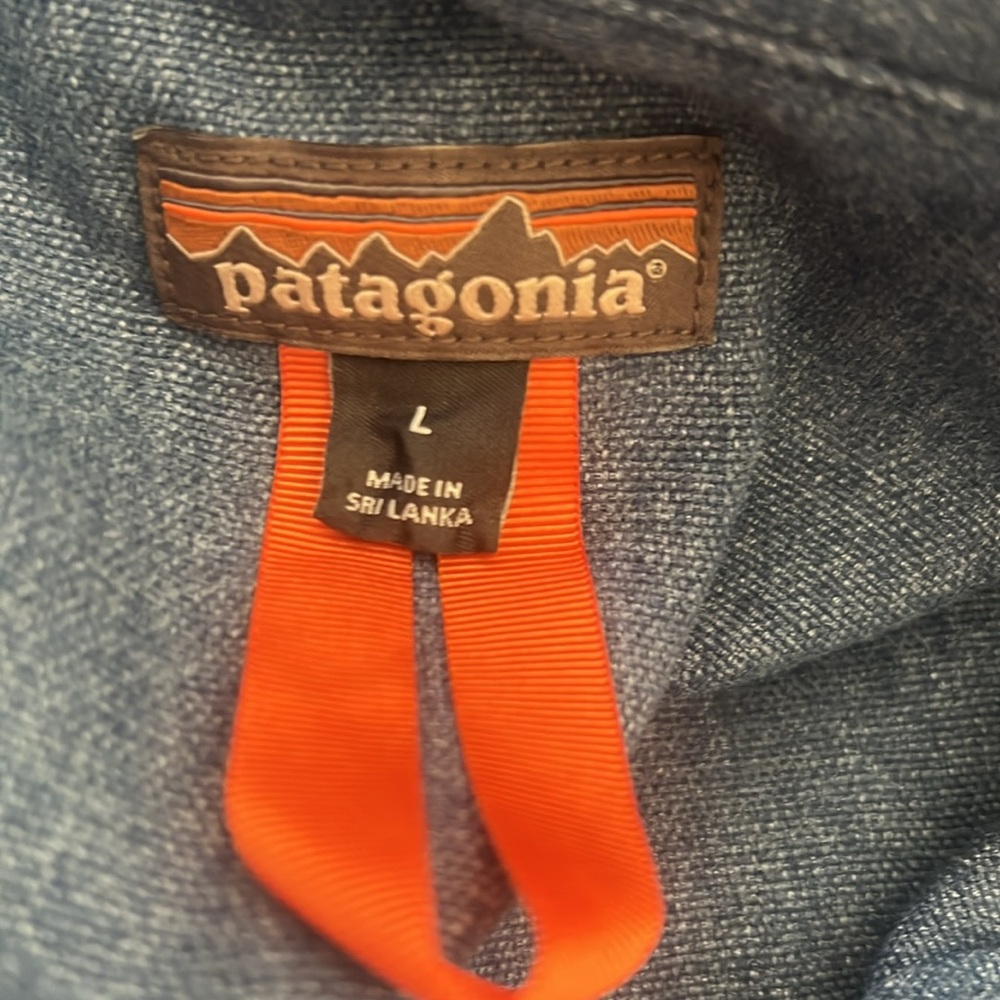 New Patagonia California Trout Women's Blue Button Up - Picture 7 of 8
